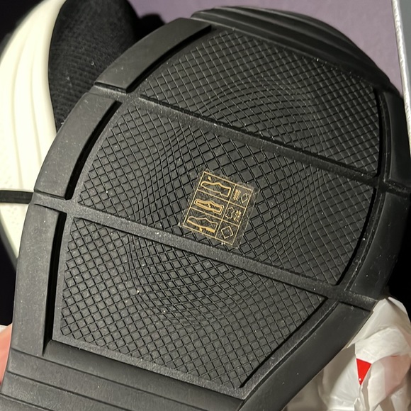 Prada - Picture 5 of 6